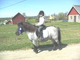 malin rider kalle malin rider kalle